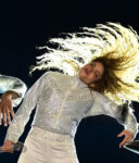 Las-Mujeres-Ya-No-Lloran-World-Tour-2025-Shakira-White-Jacket